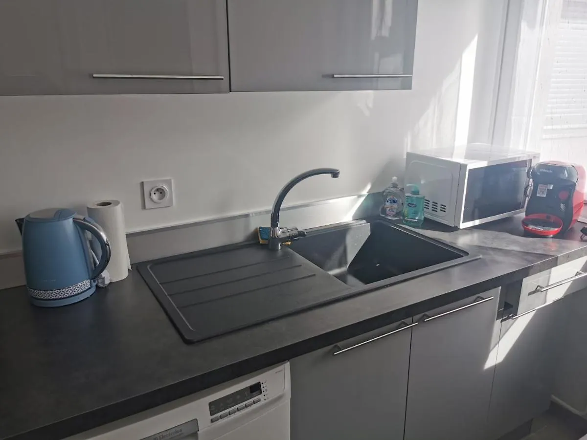 Studio Avec Cuisine Separee Tout Proche De La Gare Annemasse 0*,  France