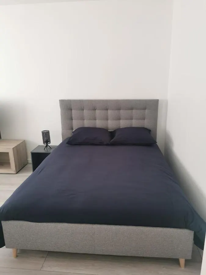 Studio Avec Cuisine Separee Tout Proche De La Gare Annemasse