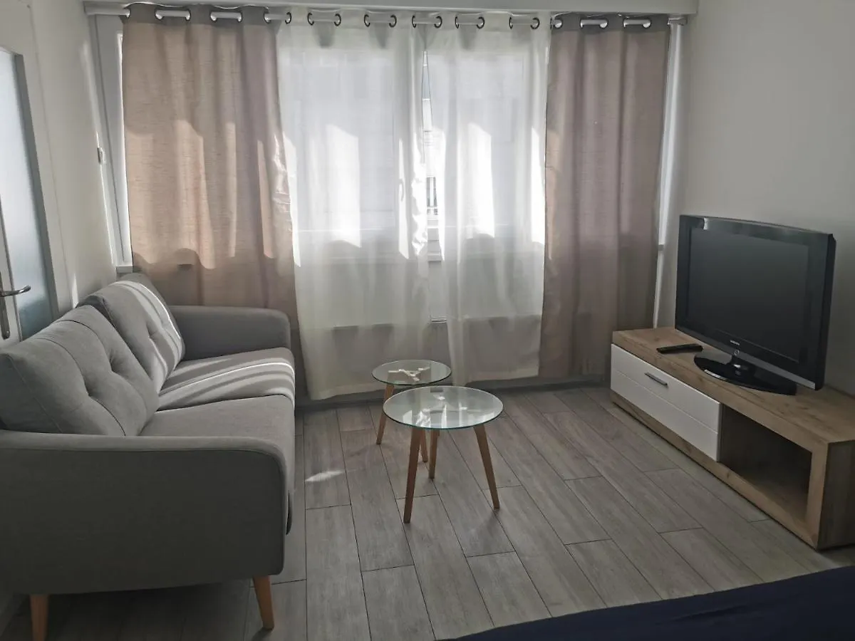 Studio Avec Cuisine Separee Tout Proche De La Gare Annemasse